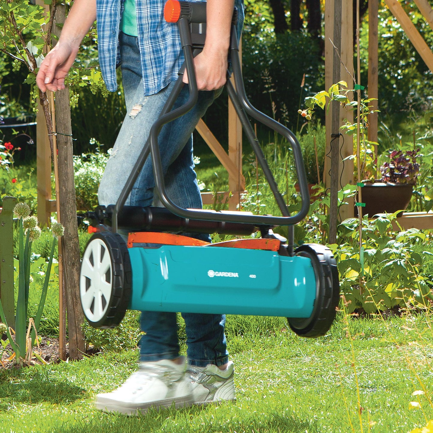 GARDENA (4018) Classic 16" Reel Lawn Mower with 5 Blades. The Lawn Mower for Everyday use with No Gas, No Electricity Makes Mowing a Breeze. Best Yard Tools You can own.