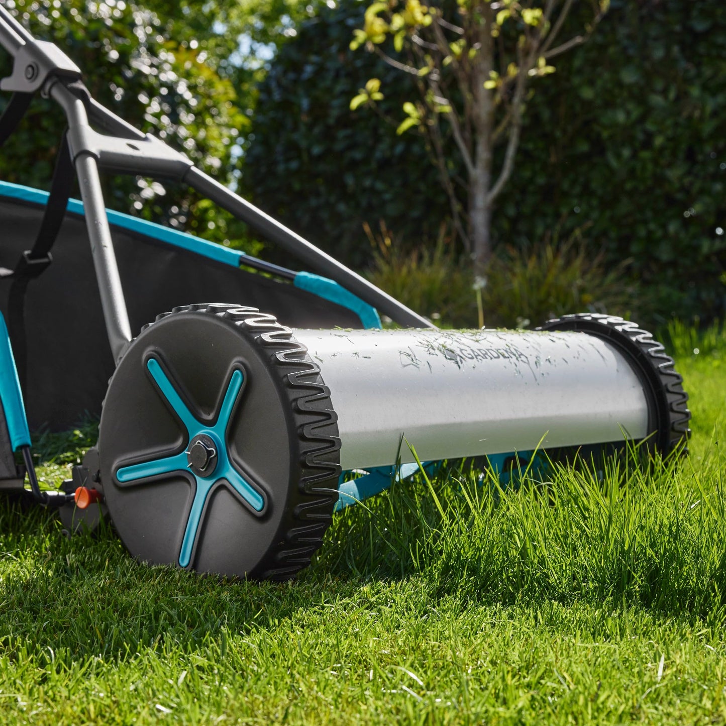 GARDENA (4018) Classic 16" Reel Lawn Mower with 5 Blades. The Lawn Mower for Everyday use with No Gas, No Electricity Makes Mowing a Breeze. Best Yard Tools You can own.